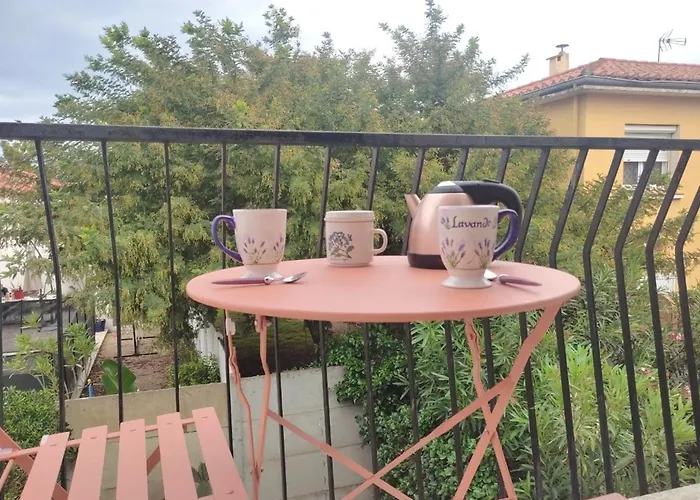 Apartamento Bright 8 Minutes Walk From The