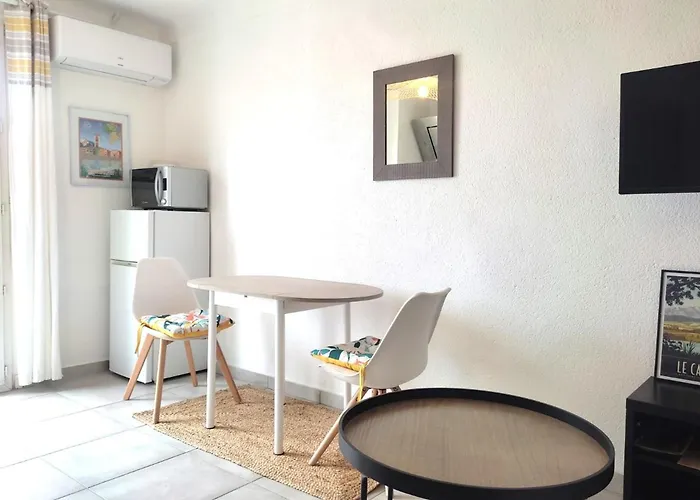 Bright 8 Minutes Walk From The Apartamento