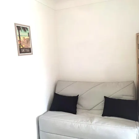 Apartment Bright 8 Minutes Walk From The *