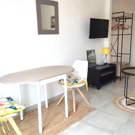 Bright 8 Minutes Walk From The Appartement