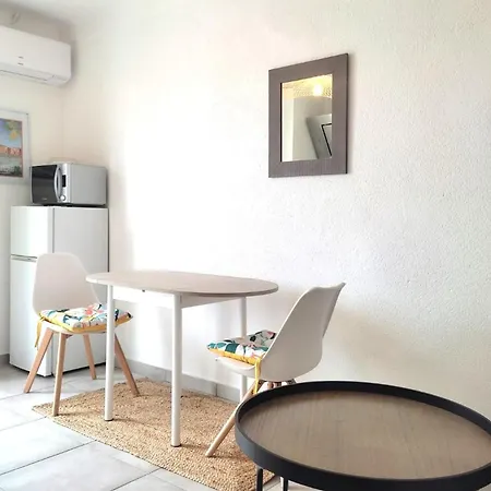 Bright 8 Minutes Walk From The Appartement