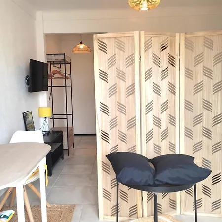 아파트 Bright 8 Minutes Walk From The *