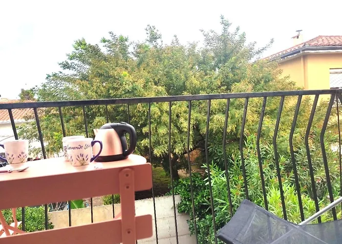 Bright 8 Minutes Walk From The